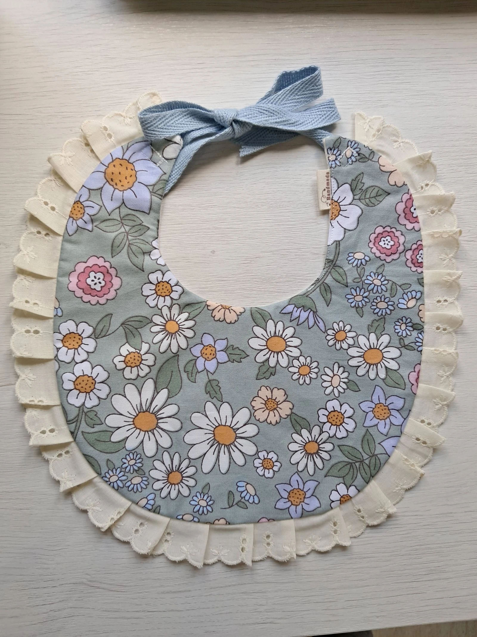 Floral bib neck – photo 2